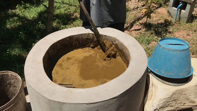 V Kambodži se vaří na plynu z hnoje