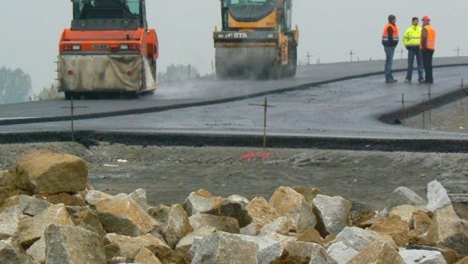 Navrhované úspory zastaví stavbu dálnic, varuje Slamečka