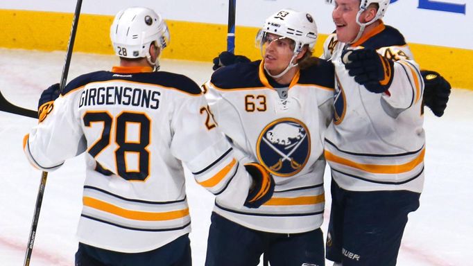 Girgensons, Ennis a Deslauriers