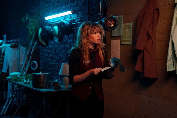 Natasha Lyonne jako Charlie.