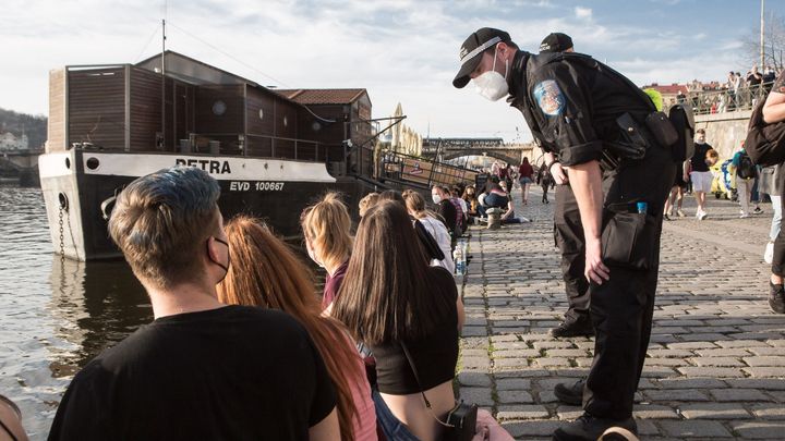 Policie obešla zákon, když začala sbírat osobní data lidí v karanténě. Dostala výtku; Zdroj foto: Jakub Plíhal