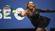 Serena Williamsová svým kočičím kostýmem na French Open vzbudila takový poprask, že jí ho organizátoři pro příště zakázali. Na domácí půdě hraje v černých šatech jako baletka.