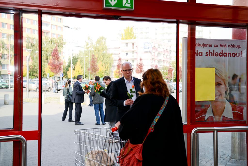 oranzova zare nad kladnem
