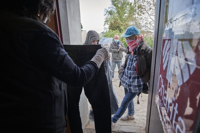 Charitní bazar Baltazar už šestým rokem sbírá a rozděluje nepotřebné oblečení a textil.