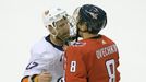 1. kolo play off NHL 2020, Washington - NY Islanders: Leo Komarov a Alexandr Ovečkin po skončení série.