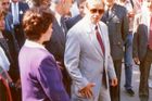 Dagmar Bortlová: Fotografie je ze dne 6. května 1990, z oslav osvobození Plzně americkou armádou. Je na ní pan Václav Havel s americkou velvyslankyní Shirley Temple-Blackovou.