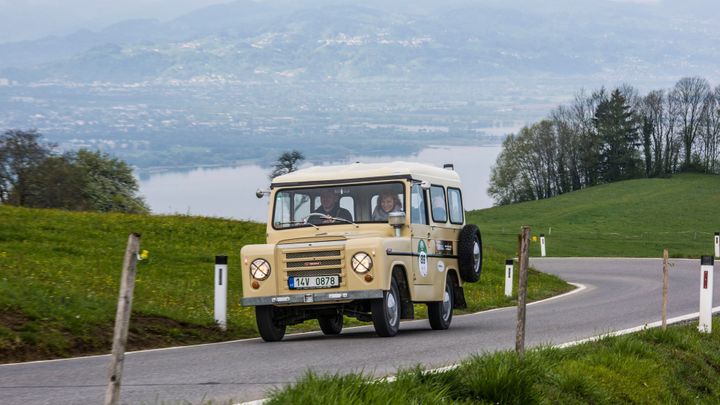 Miláčci publika: S unikátní Škodou Trekka z Nového Zélandu na startu setinové rallye