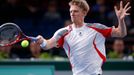 Jihoafrický tenista Kevin Anderson v utkání pařížského turnaje Masters 2012 proti Čechovi Tomáši Berdychovi.