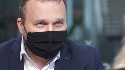 Vojtěch má odstoupit, nákupy roušek na ministerstvu nejsou normální, říká Jurečka