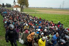 Srbsko a Makedonie pouští jen syrské, afghánské a irácké migranty, ostatní vrací