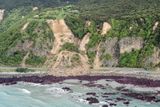 Takto vypadá zavalená hlavní dálnice na východním pobřeží Jižního ostrova na Novém Zélandu.