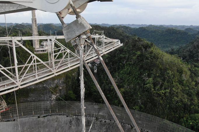 Teleskop v Porto Ricu pátrá přes 50 let po mimozemských civilizacích.