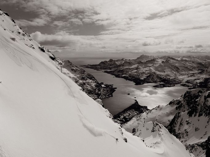 Name of photographer / Red Bull Illume Photographer: Elias Lundh, Athlete: Tom-Oliver Hedvall, Location: Geitgalien, Lofoten, Norway