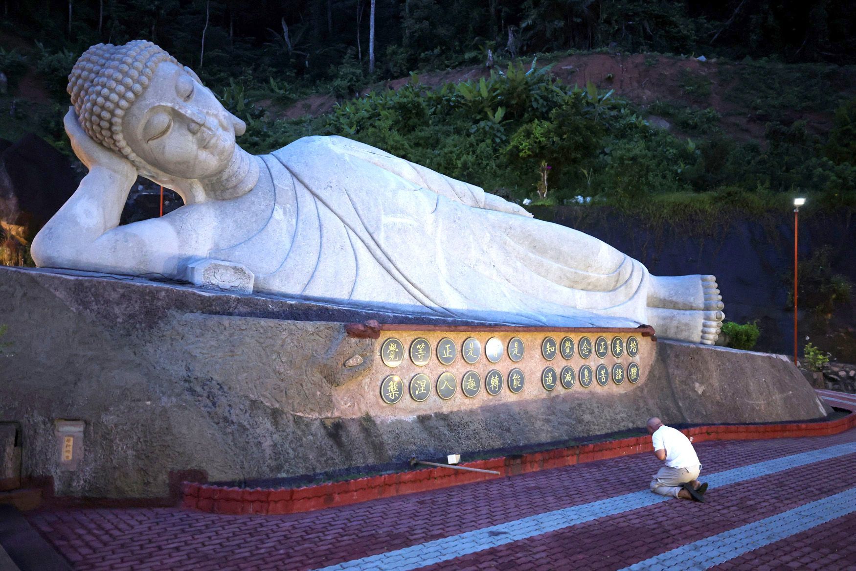 Vesak, Budha, slavnost