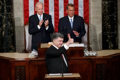 Živě: Je to i americká válka, řekl Porošenko v Kongresu