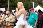 "Jako nudistická pláž." Osmany Laffita kritizuje duhový průvod Prague Pride