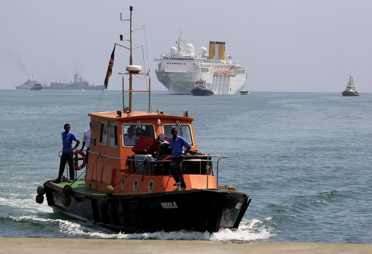 Costa Allegra dorazila k přístavu na Seychelách