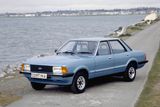 To větší a luxusnější Cortina L se zážehovou šestnáctistovkou, třebaže šlo v únoru 1983 o auto, které již z továren modrého oválu ani nevyjíždělo, byla dražší. 33 900 tuzexových korun byla dokonce nejvyšší suma, za jakou tehdejší ceník kterékoliv auto nabízel.