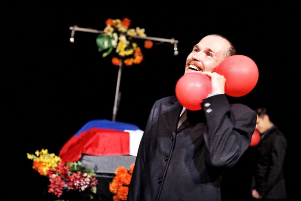 Divadlo Feste: Pohřbívání (Václava Klause)
