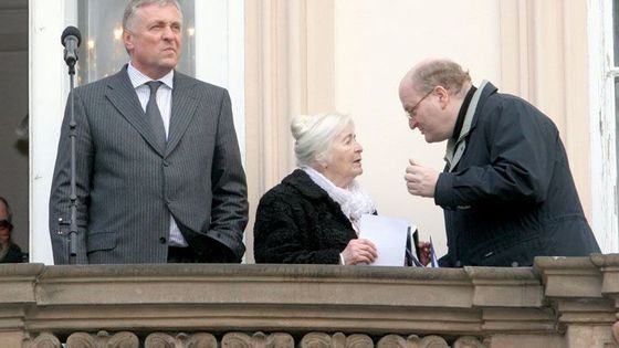 Topolánek obsadil komunistům balkón
