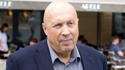 Konfliktů s cyklisty jsou stovky, na pěší zóně nemají co dělat, máme právo je omezit, tvrdí Lomecký