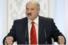 Lukašenko chce jednat s Unií, s represemi ale pokračuje