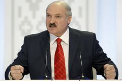 Lukašenko chce jednat s Unií, s represemi ale pokračuje