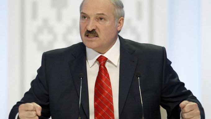Polák Andrzej Poczobut prý urazil prezidenta Lukašenka (na snímku). Teď mu hrozí čtyři roky vězení.