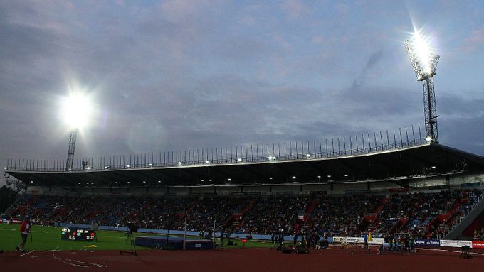 Nová tribuna Městského stadionu v Ostravě - Vítkovicích potěšila především fanoušky atletiky.
