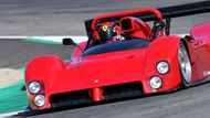 ...elegantní sportovní prototyp Ferrari 333 SP z 90. let...