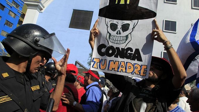 Proti dolu Conga protestují tisíce lidí