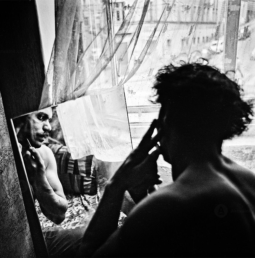 Fotogalerie / Karel Cudlín / Romové / Žižkov / Unikátní fotografie Karla Cudlína ukazují Romy, kteří na Žižkově v 80. letech