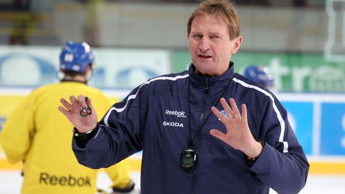 Trenér hokejové reprezentace Alois Hadamczik nemá strach, že by NHL ohrozila účast českých hvězd na MS. Hráči tam budou bojovat o olympiádu.