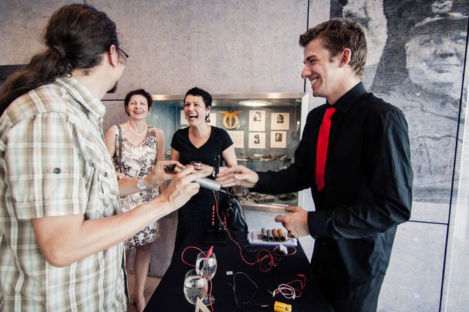 Představení Úžasného divadla fyziky