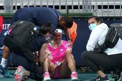 Tenistka na kurtu v Miami zvracela, soupeřka nevěřícně kroutila hlavou a prohrála