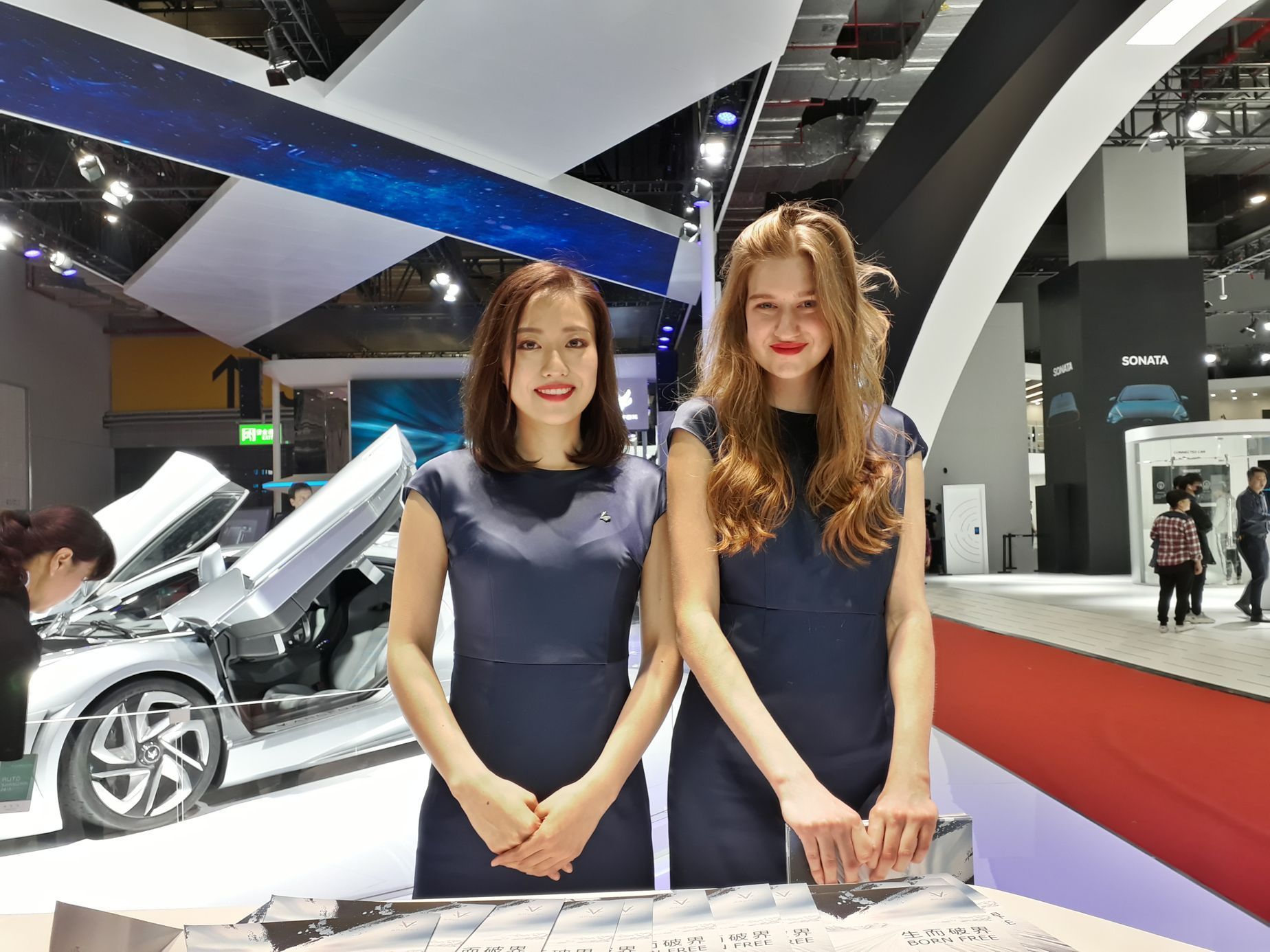 Hostesky z autosalonu v Šanghaji