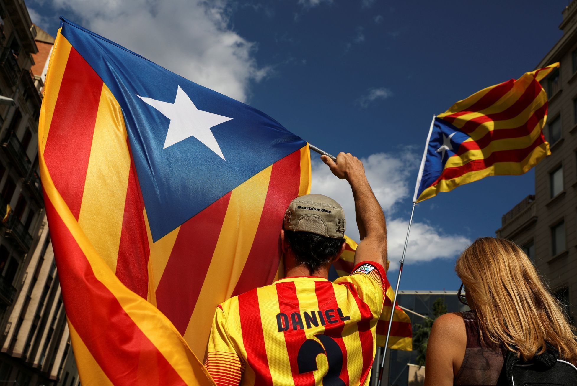Lidé v Barceloně během protestu za nezávislost Katalánska.
