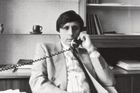 Jako ředitel odboru na Federálním statistickém úřadě. Na letité sídlo statistiků v provizorních barácích v Praze-Karlíně vzpomíná Fischer s nostalgií. "Deratizátoři tam týden co týden vybíjeli šváby a podobná zvířátka a na oběd se chodilo do fantaskní závodní jídelny, kam si každý nosil svůj příbor a po jídle si ho myl v jakémsi dřevěném žlabu."