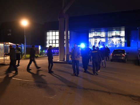 Střelba na plzeňské univerzitě se zatím nepotvrdila, policie prohledává budovy