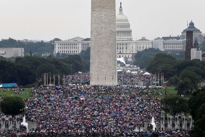 Okolí Washingtonova památníku je tradiční místo pro masová shromáždění.