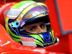 Felipe Massa zaostává za Lewisem Hamiltonem o bod. Díky zamítnutí protestu McLarenu.