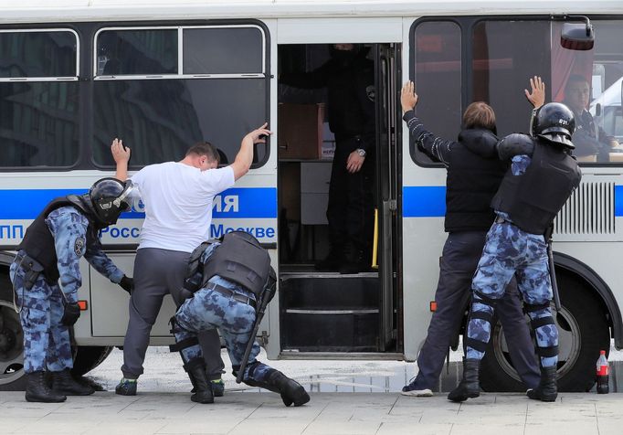 Protivládní protesty v Rusku, které rozehnala policie.