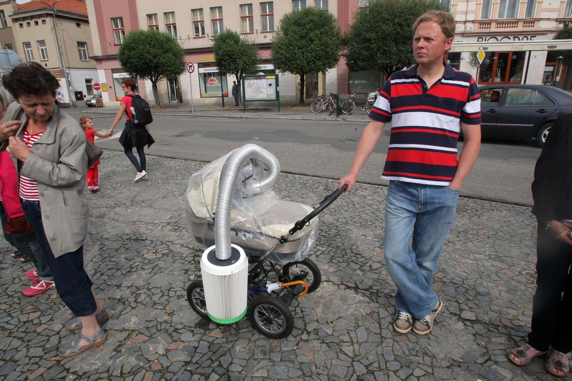 Demonstrace proti smradu v Nymburce