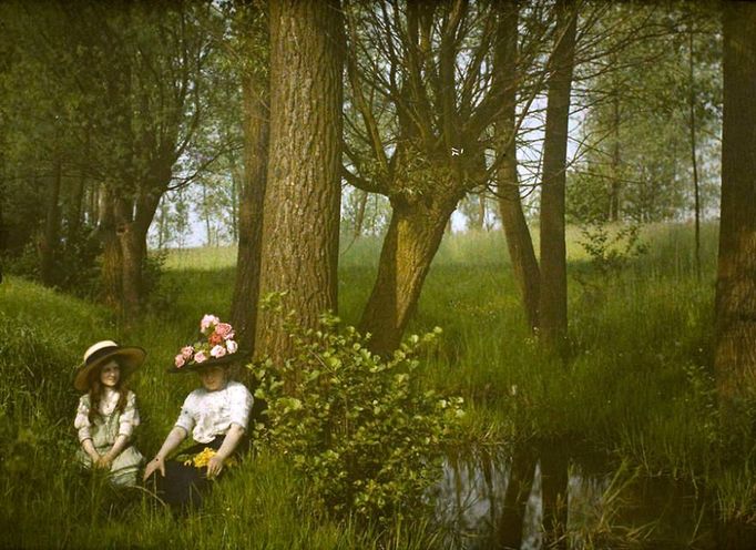 Autochrom  byl raný proces barevné fotografie patentovaný roku 1903 bratry Lumièrovými a komerčně vyráběný v letech 1907 až 1935.