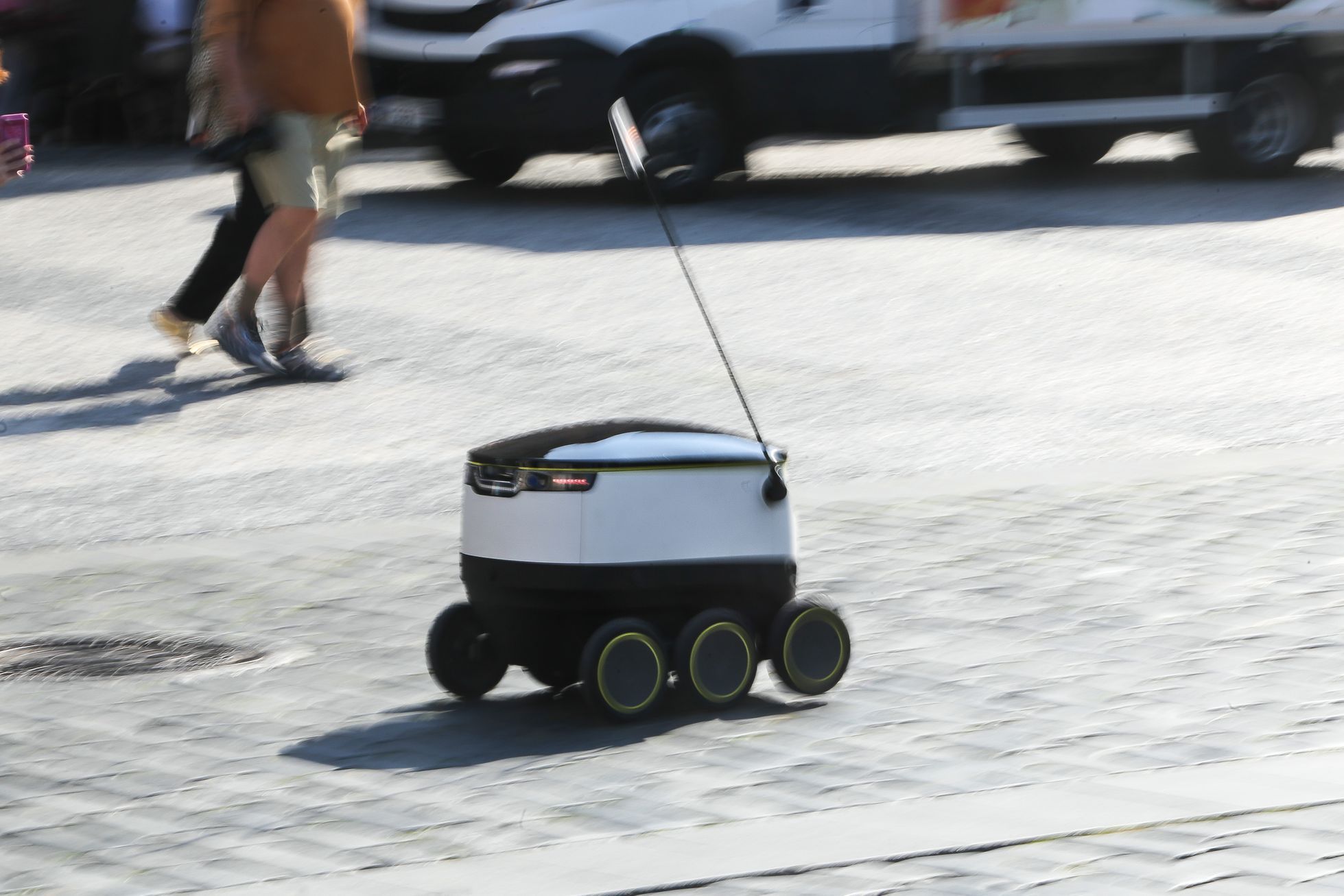 Samodoručovací robot firmy Starship Technologies prvně v Praze pro Rohlik.cz
