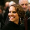 Herečka Natalie Portman změnila na večerní premiéru účes