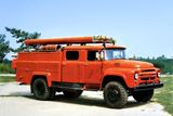 Hodně populární byly hasičské vozy na základech ZiLu 130. Vzniklo přes deset různých verzí.