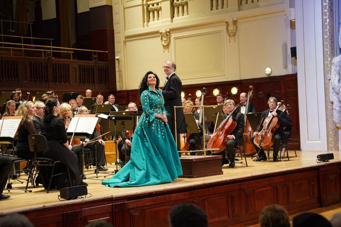 Angela Gheorghiu a Teodor Ilincai na pražském koncertu 23. března 2025.