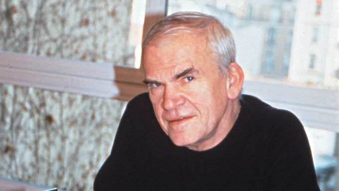 Milan Kundera se stal českým občanem, na jeho psaní to ale nic nemění.