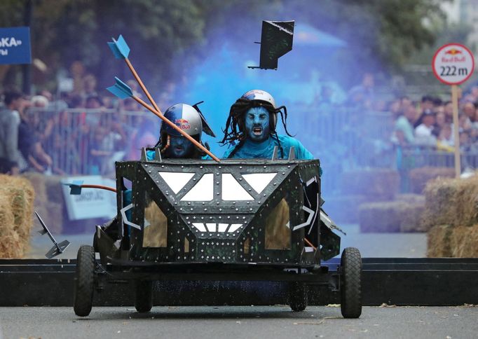 Účastníci závodu Red Bull Soapbox Race v Almatě, Kazachstán 11. září 2022.